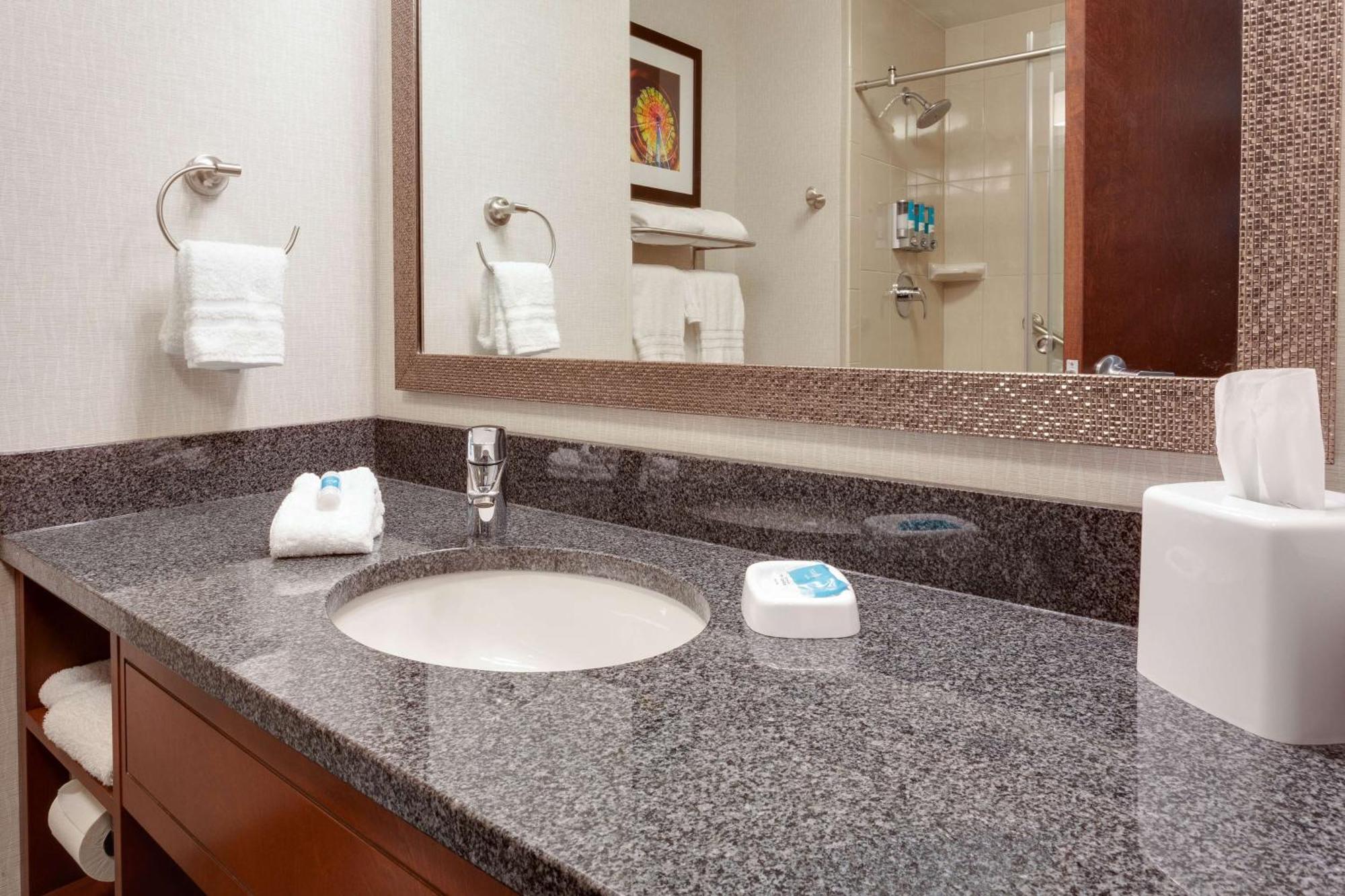 Drury Plaza Hotel Columbia East Экстерьер фото